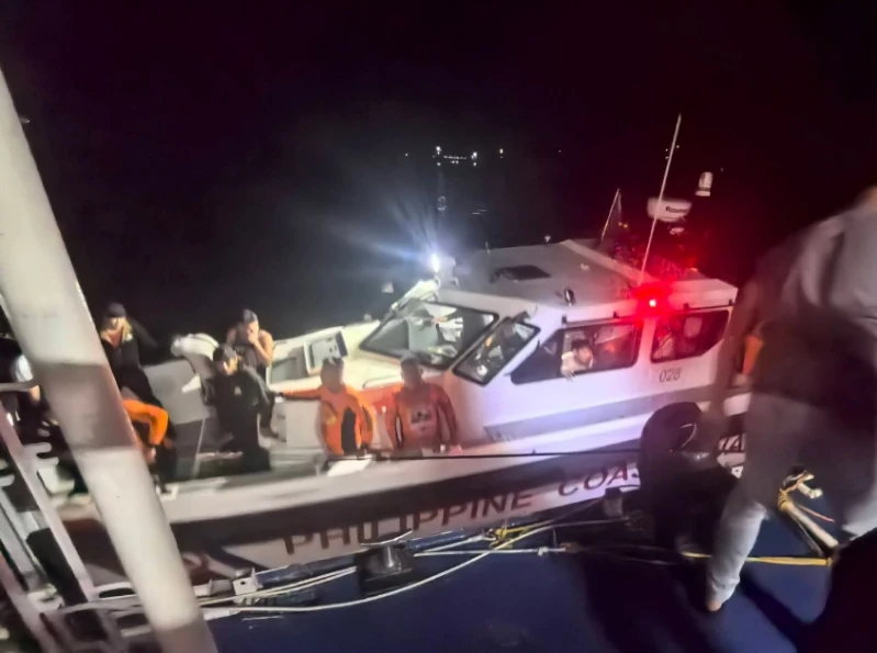 中国大使館はフィリピンの客船転覆事故に対応し、15人が死亡、43人が行方不明になったと報告した。